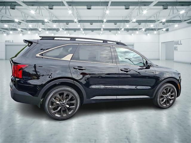 Photo of 2022 Ebony Black Kia Sorento