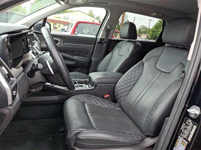 Photo of 2022 Ebony Black Kia Sorento