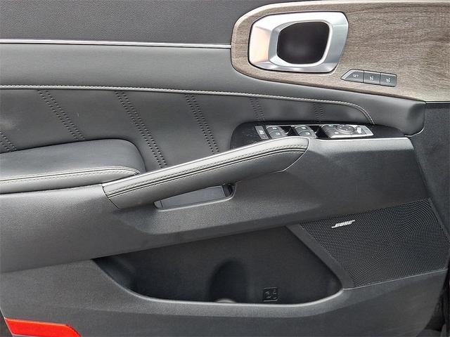 Photo of 2022 Ebony Black Kia Sorento