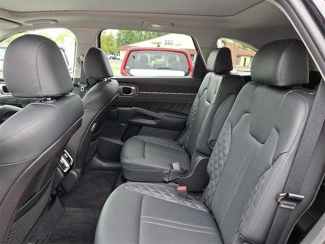Photo of 2022 Ebony Black Kia Sorento