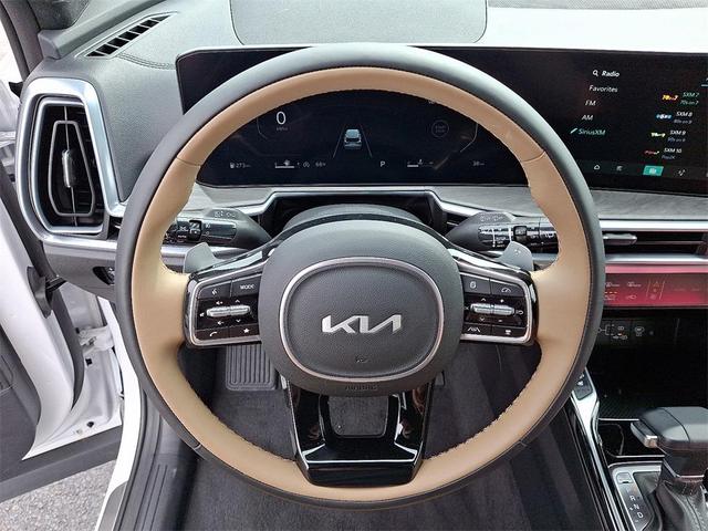 Photo of 2024 Glacial White Pearl Kia Sorento