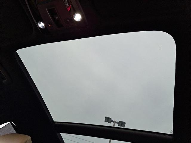Photo of 2024 Glacial White Pearl Kia Sorento