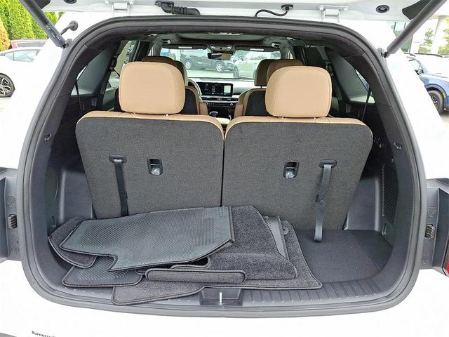 Photo of 2024 Glacial White Pearl Kia Sorento