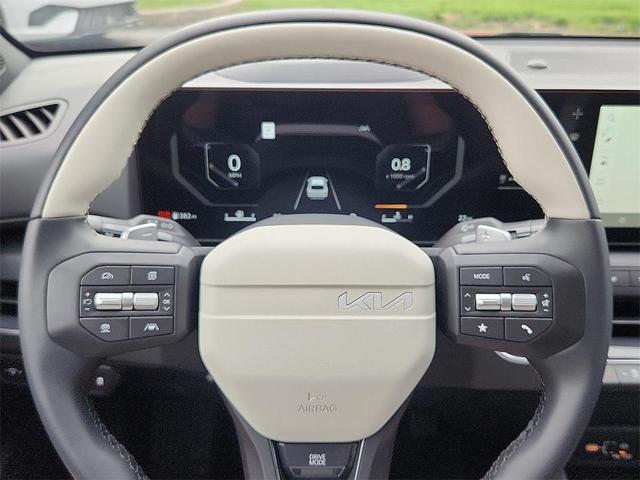Photo of 2025 Currant Red Kia K4