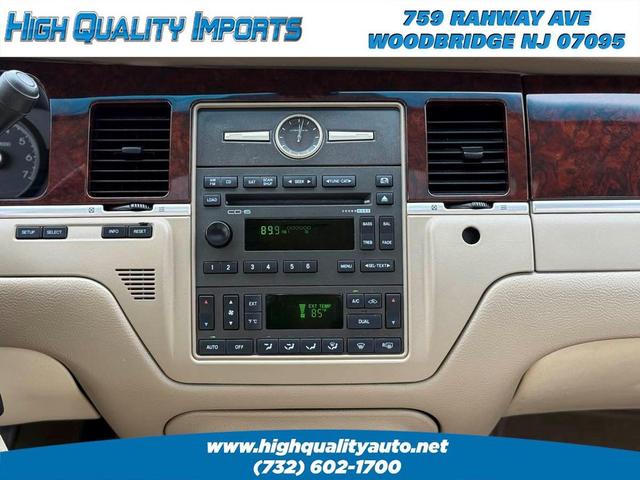 Photo of 2008 Light French Silk Metallic Lincoln Town Car
