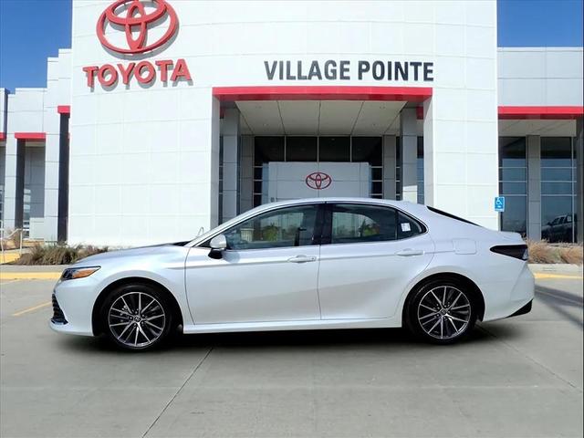 Photo of 2022 Wind Chill Pearl Toyota Camry Hybrid
