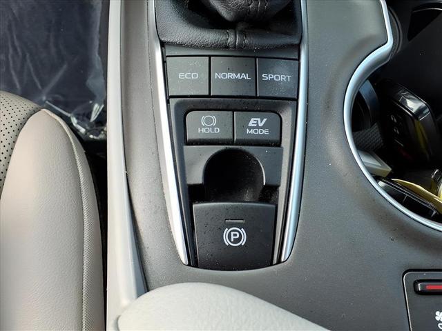 Photo of 2022 Wind Chill Pearl Toyota Camry Hybrid