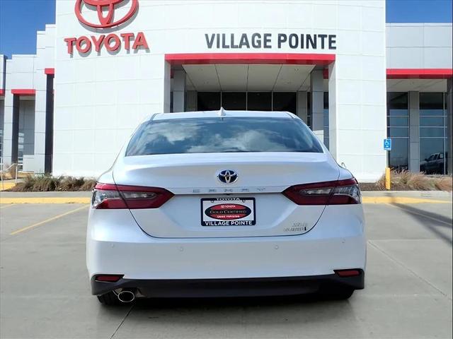 Photo of 2022 Wind Chill Pearl Toyota Camry Hybrid