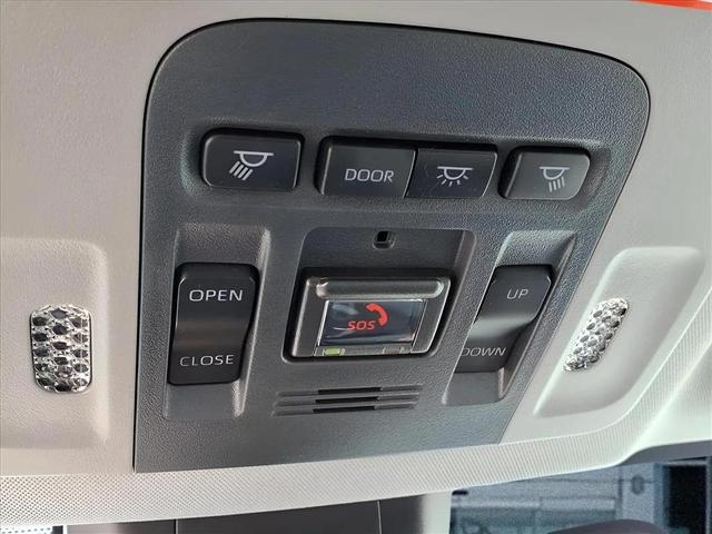 Photo of 2022 Wind Chill Pearl Toyota Camry Hybrid