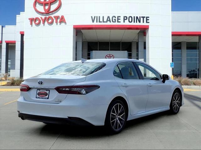 Photo of 2022 Wind Chill Pearl Toyota Camry Hybrid