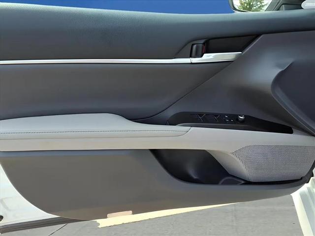 Photo of 2022 Wind Chill Pearl Toyota Camry Hybrid