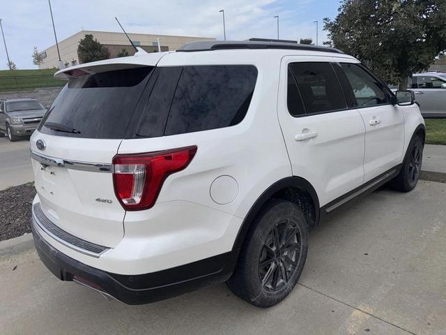 Photo of 2018 White Platinum Metallic Tri-Coat Ford Explorer