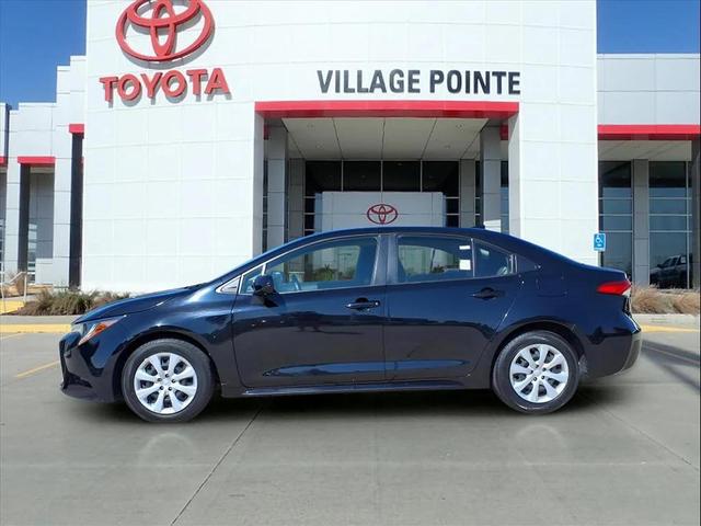 Photo of 2023 Midnight Black Metallic Toyota Corolla