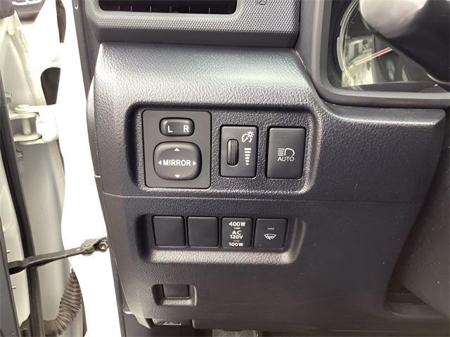 Photo of 2022 White Toyota 4Runner