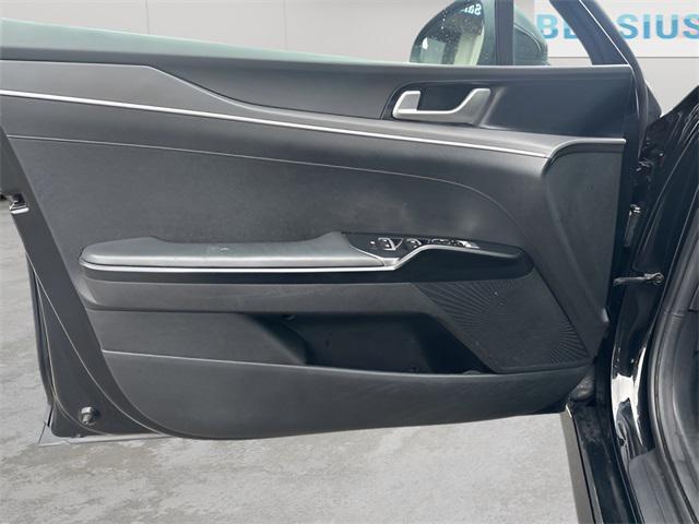 Photo of 2022 Ebony Black Kia K5