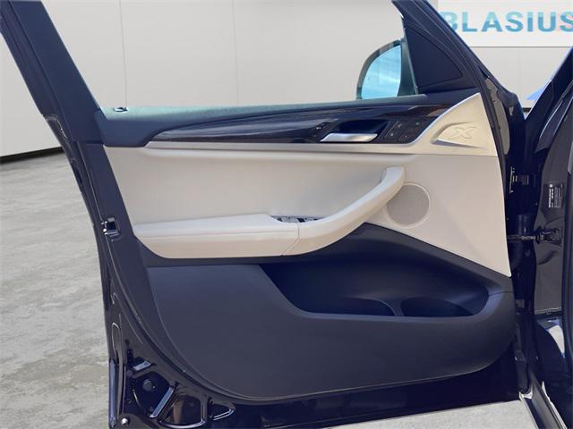 Photo of 2022 Black Sapphire Metallic BMW X3