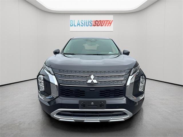 Photo of 2023 Black Mitsubishi Outlander PHEV