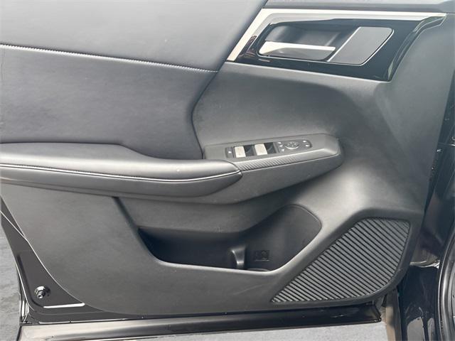Photo of 2023 Black Mitsubishi Outlander PHEV