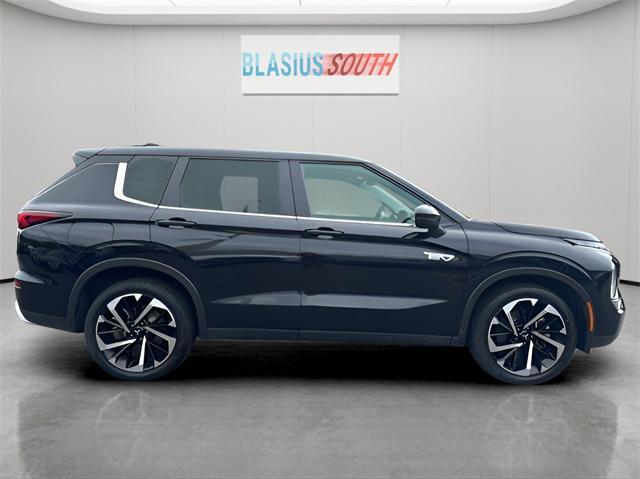 Photo of 2023 Black Mitsubishi Outlander PHEV