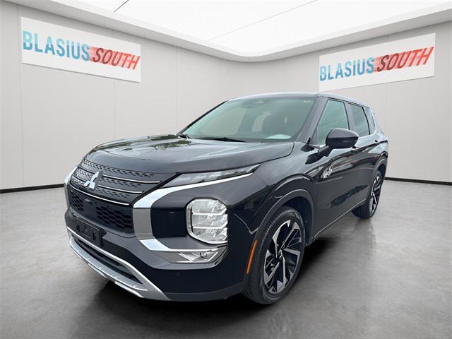 Photo of 2023 Black Mitsubishi Outlander PHEV