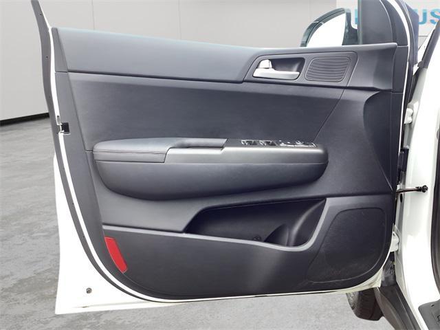 Photo of 2022 Snow White Pearl Kia Sportage