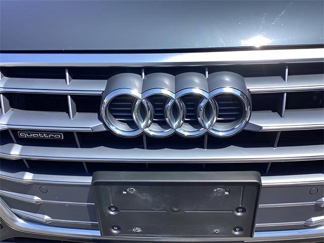 Photo of 2020 Mythos Black Metallic Audi Q5