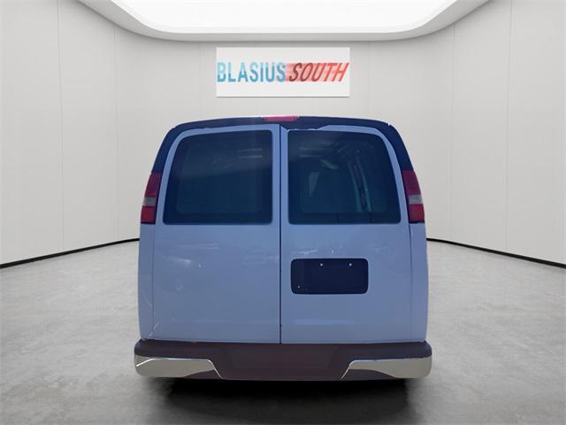Photo of 2018 Summit White GMC Savana 2500