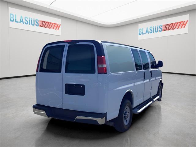 Photo of 2018 Summit White GMC Savana 2500