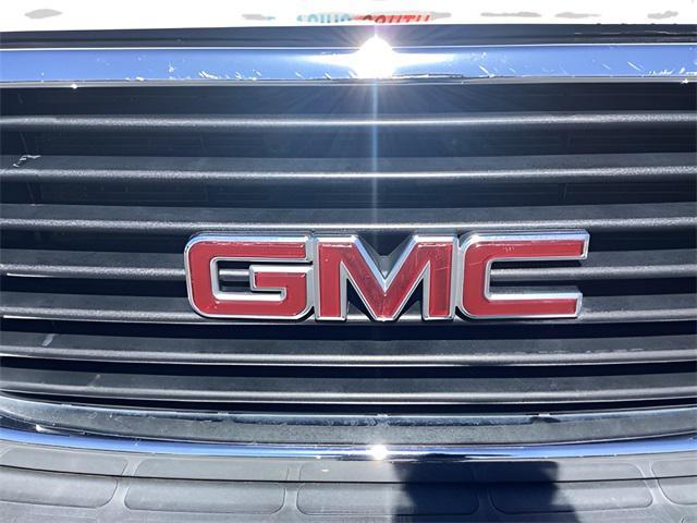 Photo of 2018 Summit White GMC Savana 2500