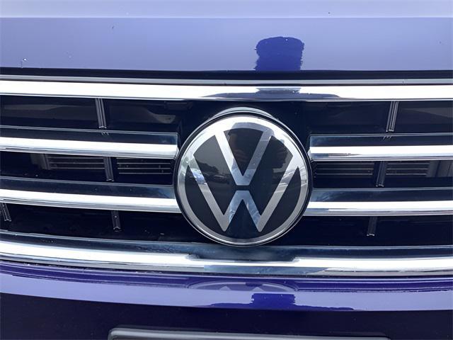 Photo of 2022 Deep Black Pearl Volkswagen Tiguan