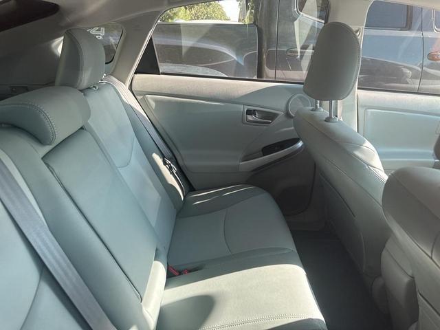 Photo of 2012 White Toyota Prius