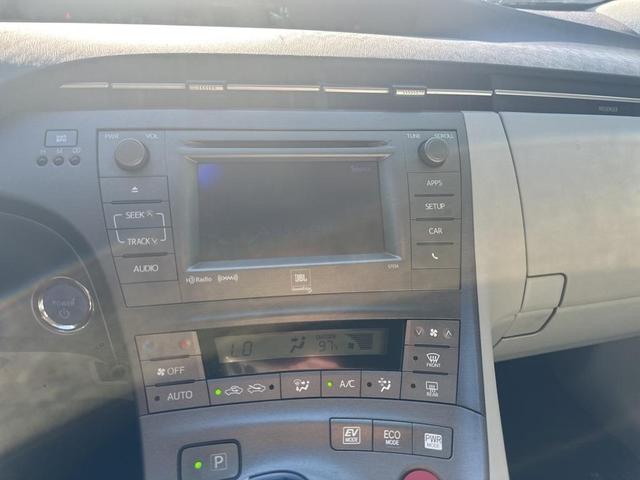 Photo of 2012 White Toyota Prius