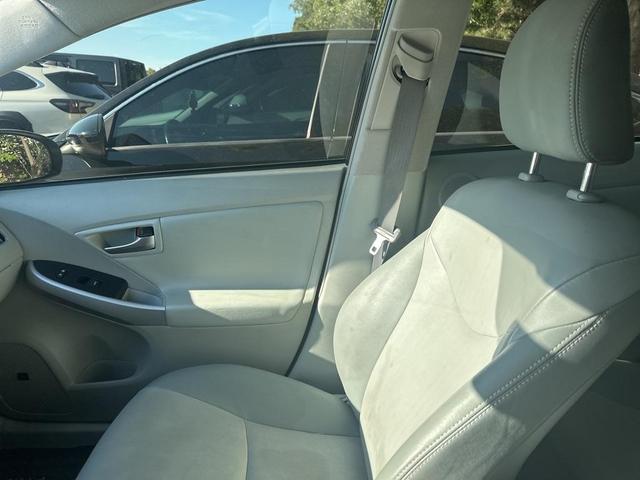 Photo of 2012 White Toyota Prius