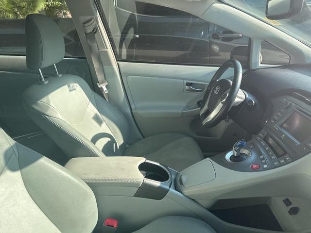 Photo of 2012 White Toyota Prius