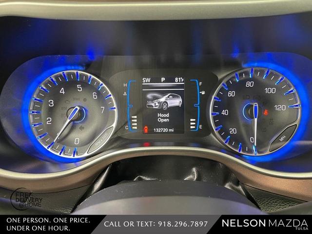 Photo of 2017 Granite Crystal Clearcoat Metallic Chrysler Pacifica