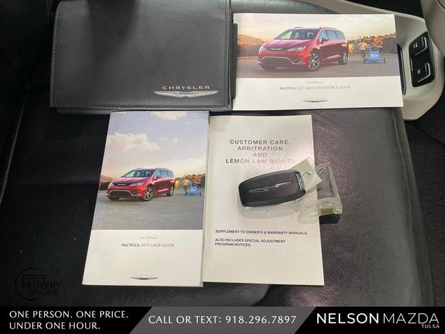 Photo of 2017 Granite Crystal Clearcoat Metallic Chrysler Pacifica