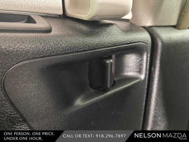 Photo of 2017 Granite Crystal Clearcoat Metallic Chrysler Pacifica