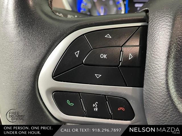 Photo of 2017 Granite Crystal Clearcoat Metallic Chrysler Pacifica