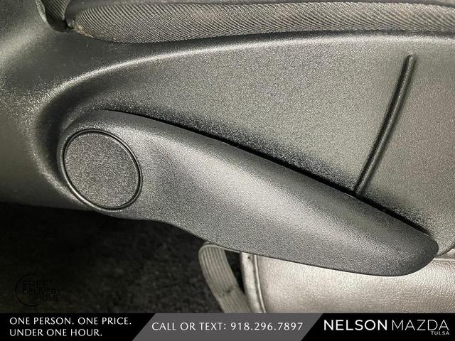 Photo of 2017 Granite Crystal Clearcoat Metallic Chrysler Pacifica