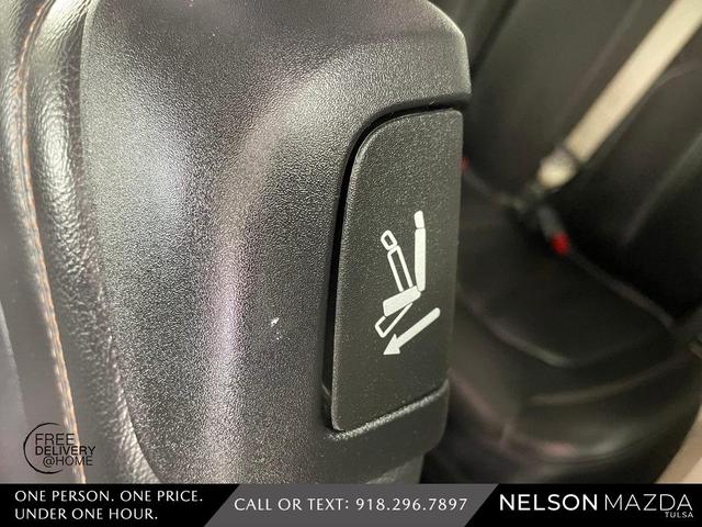Photo of 2017 Granite Crystal Clearcoat Metallic Chrysler Pacifica