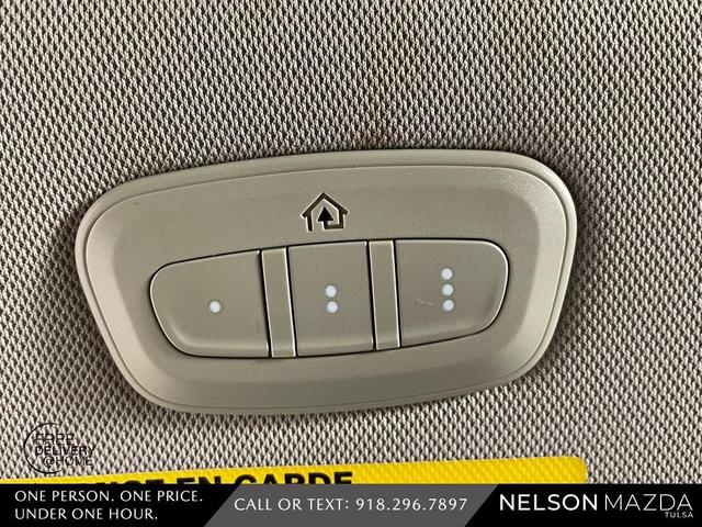Photo of 2017 Granite Crystal Clearcoat Metallic Chrysler Pacifica