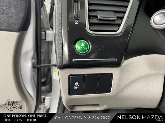 Photo of 2015 Silver Honda Civic