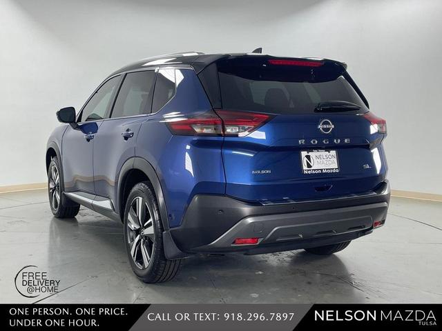 Photo of 2022 Blue / Black Nissan Rogue