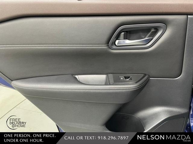Photo of 2022 Blue / Black Nissan Rogue