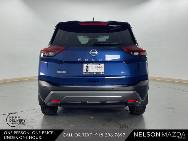 Photo of 2022 Blue / Black Nissan Rogue