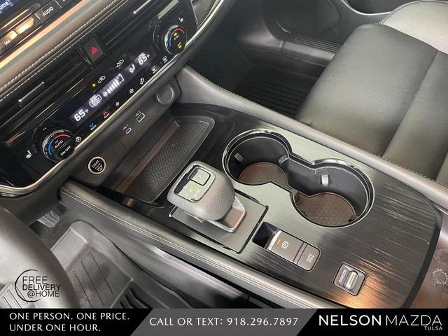 Photo of 2022 Blue / Black Nissan Rogue