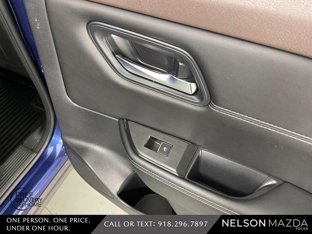 Photo of 2022 Blue / Black Nissan Rogue