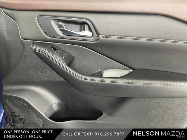 Photo of 2022 Blue / Black Nissan Rogue