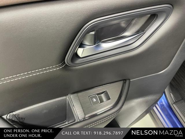 Photo of 2022 Blue / Black Nissan Rogue