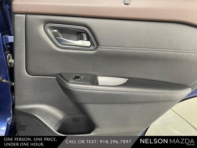 Photo of 2022 Blue / Black Nissan Rogue